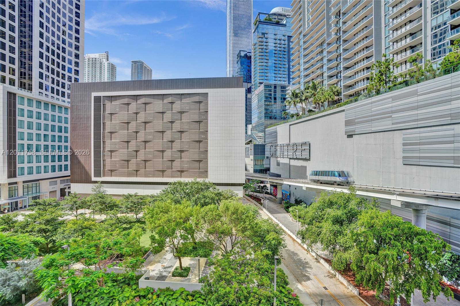 31 SE 6th St #805, Miami FL 33131