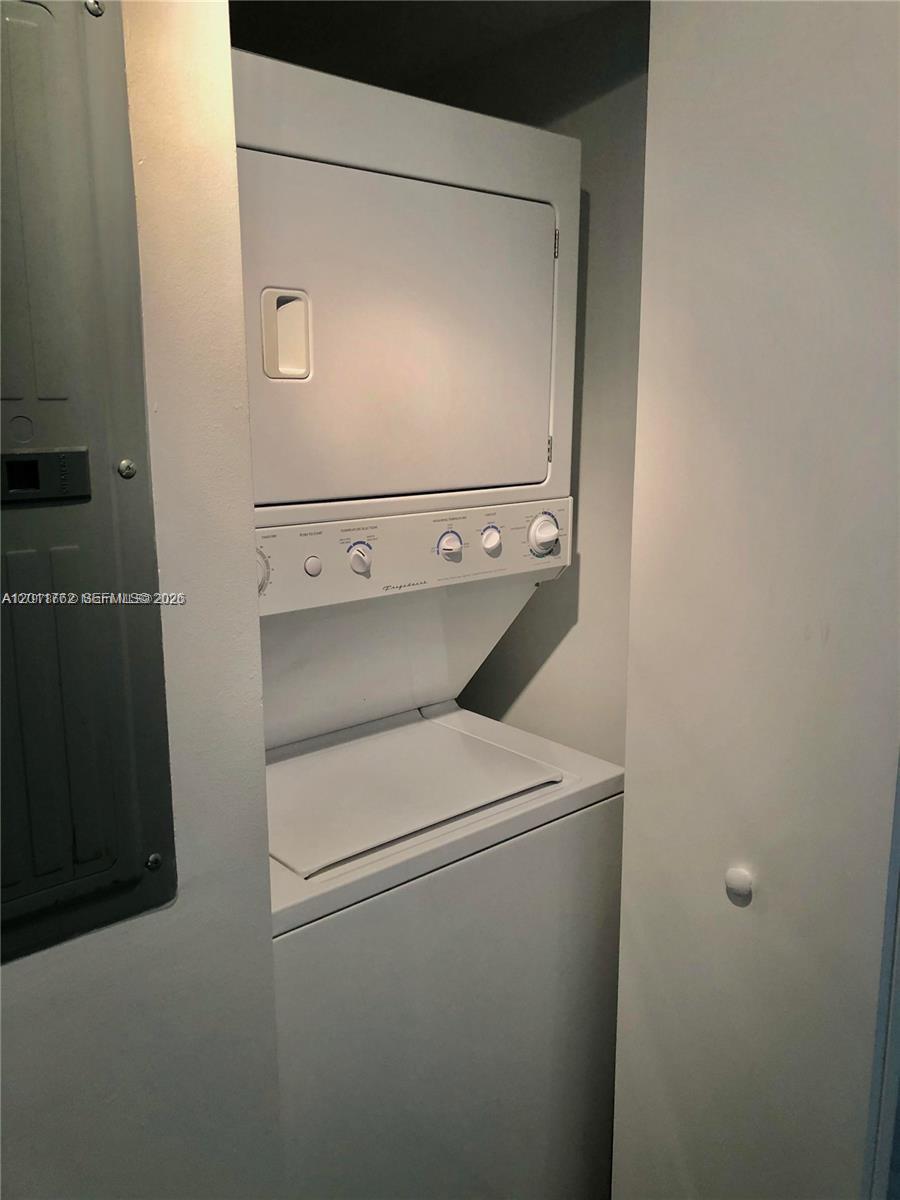 335 S Biscayne Blvd #3100, Miami FL 33131