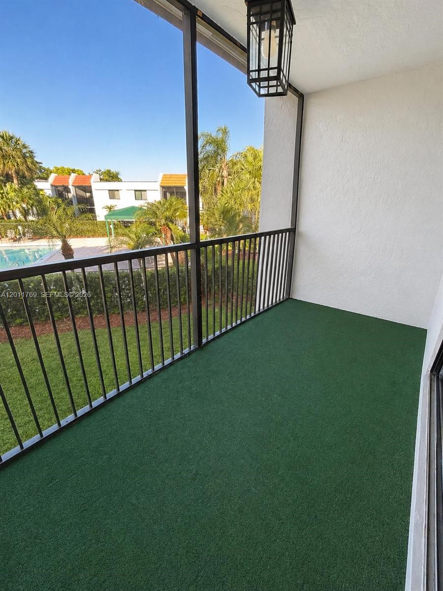 286 Racquet Club Rd #204, Weston FL 33326