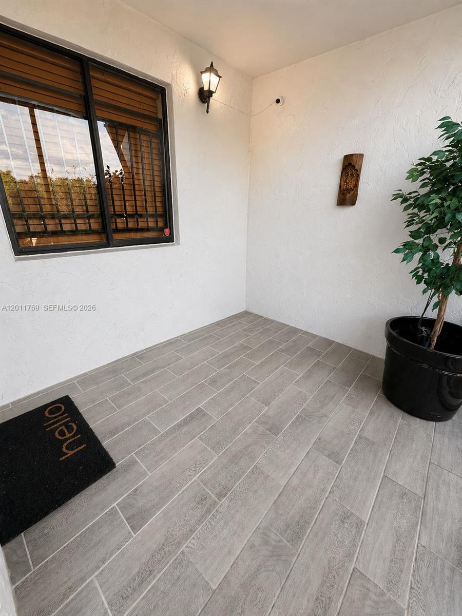 286 Racquet Club Rd #204, Weston FL 33326