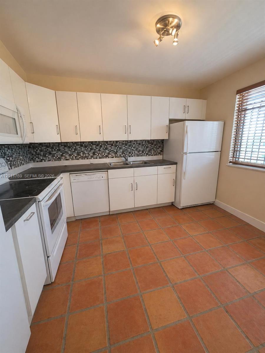 286 Racquet Club Rd #204, Weston FL 33326
