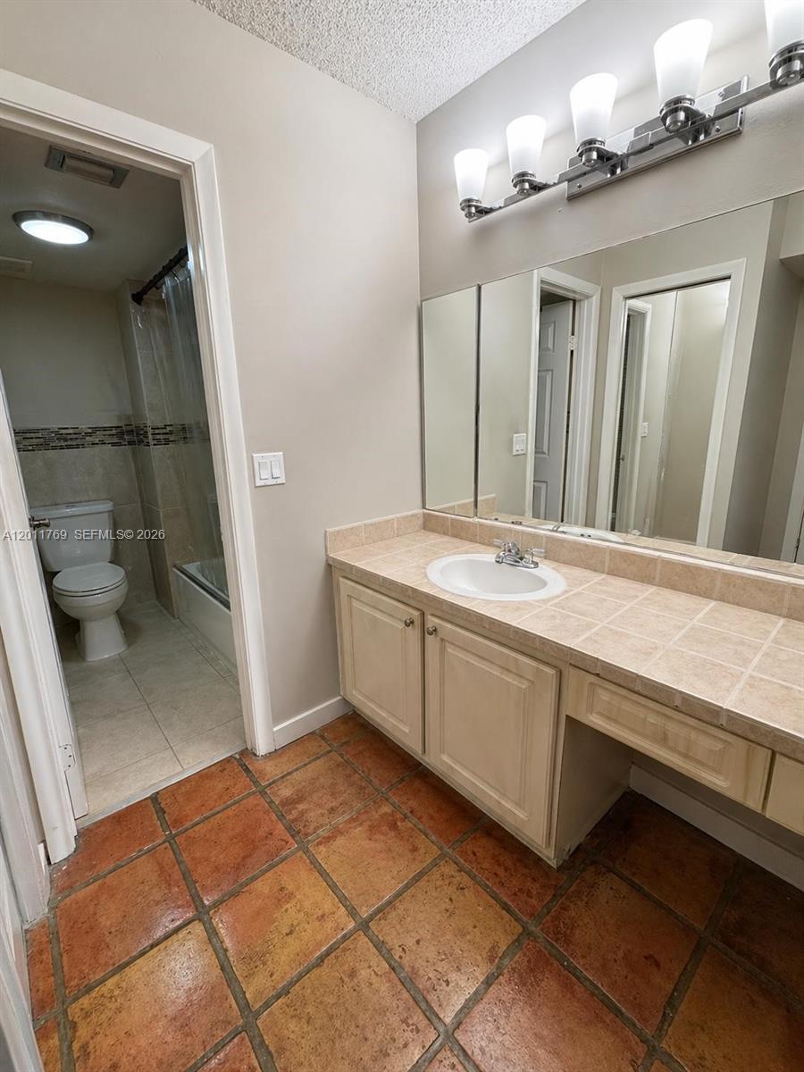 286 Racquet Club Rd #204, Weston FL 33326