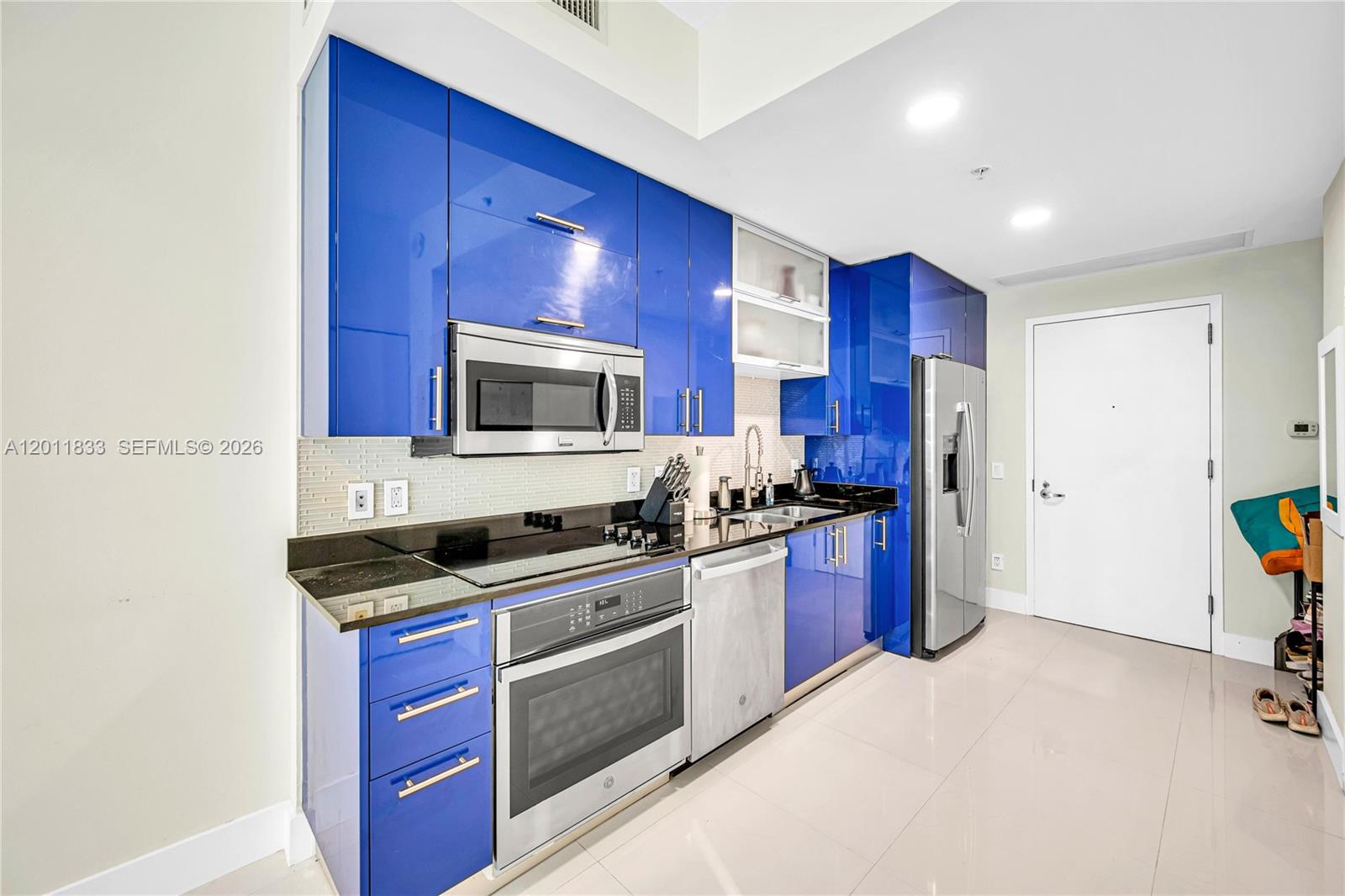60 SW 13th St #2014, Miami FL 33130