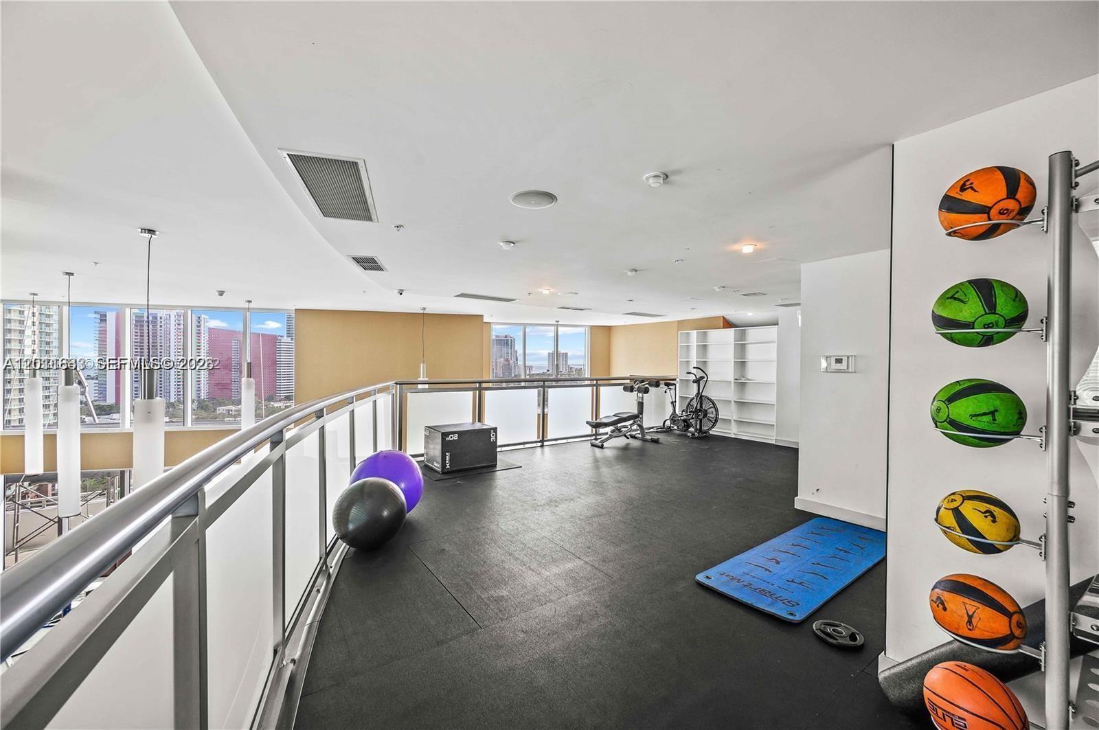 60 SW 13th St #2014, Miami FL 33130