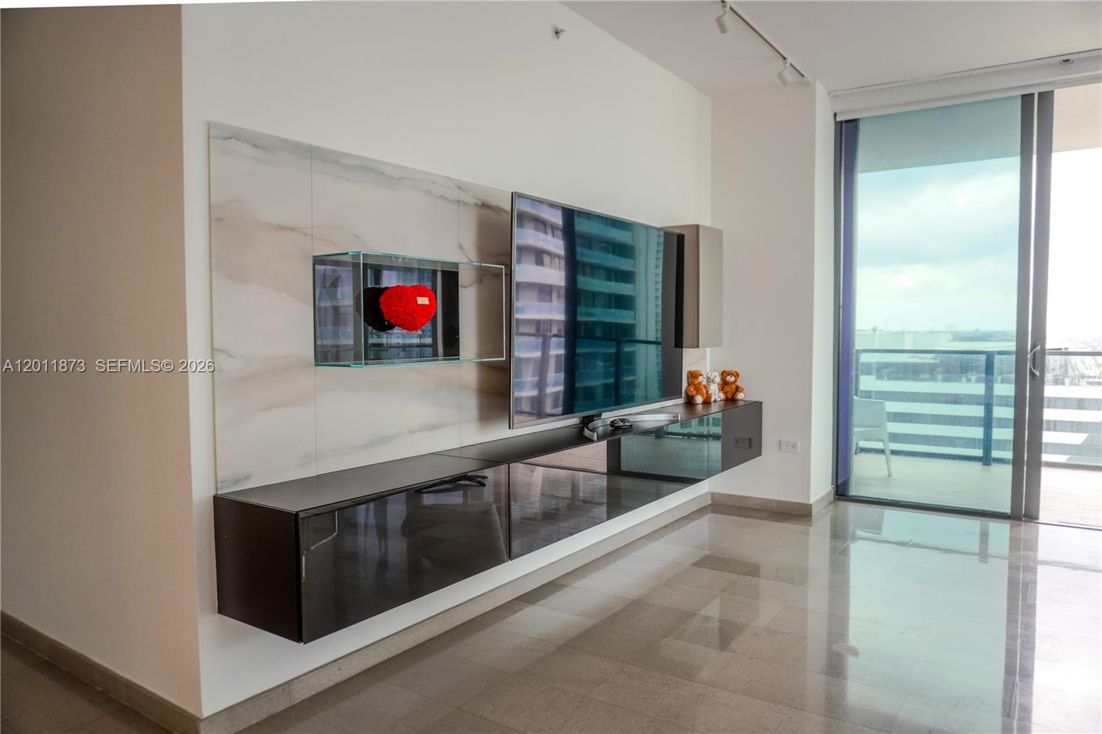 88 SW 7 #2112, Miami FL 33130