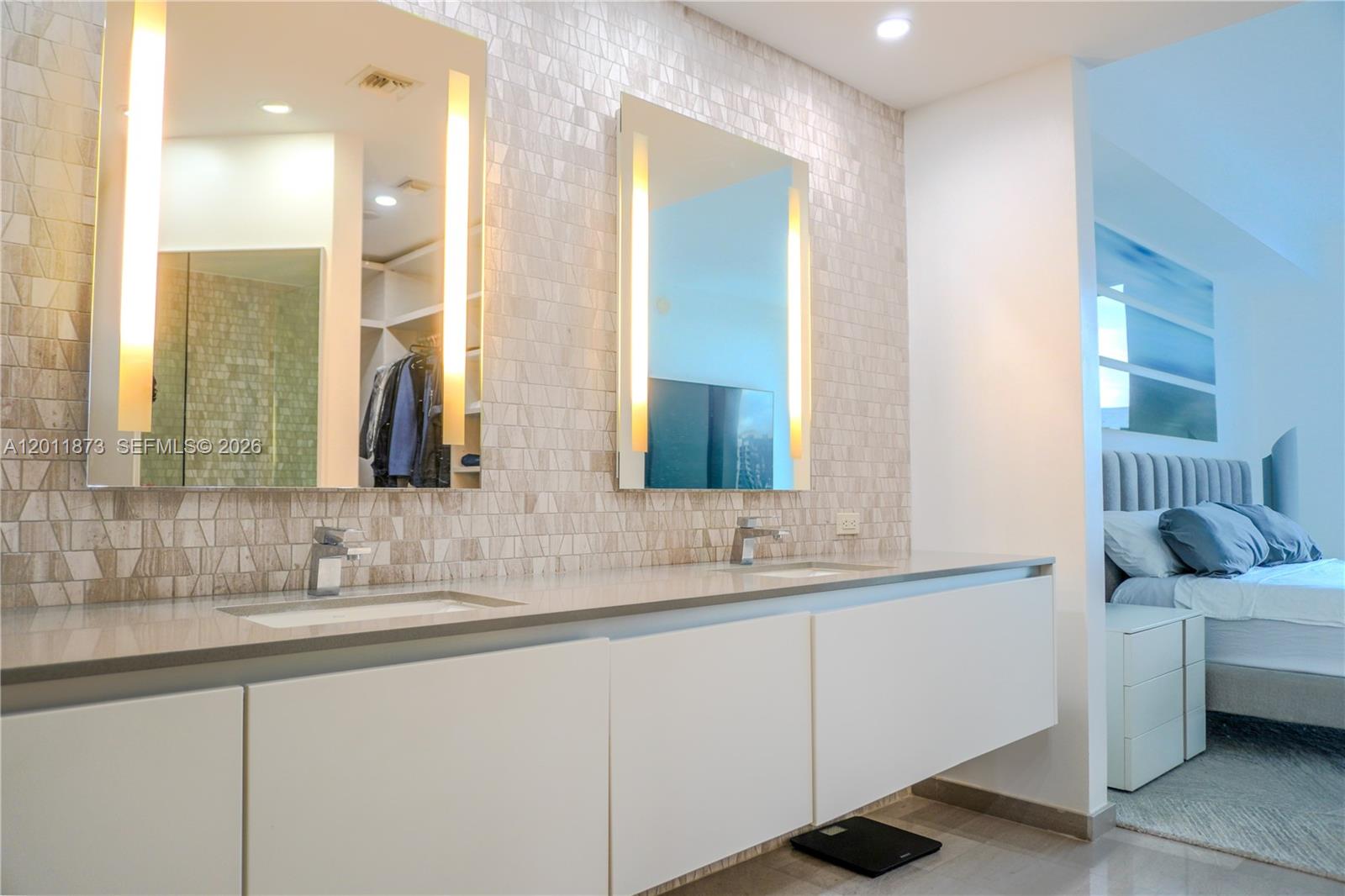 88 SW 7 #2112, Miami FL 33130