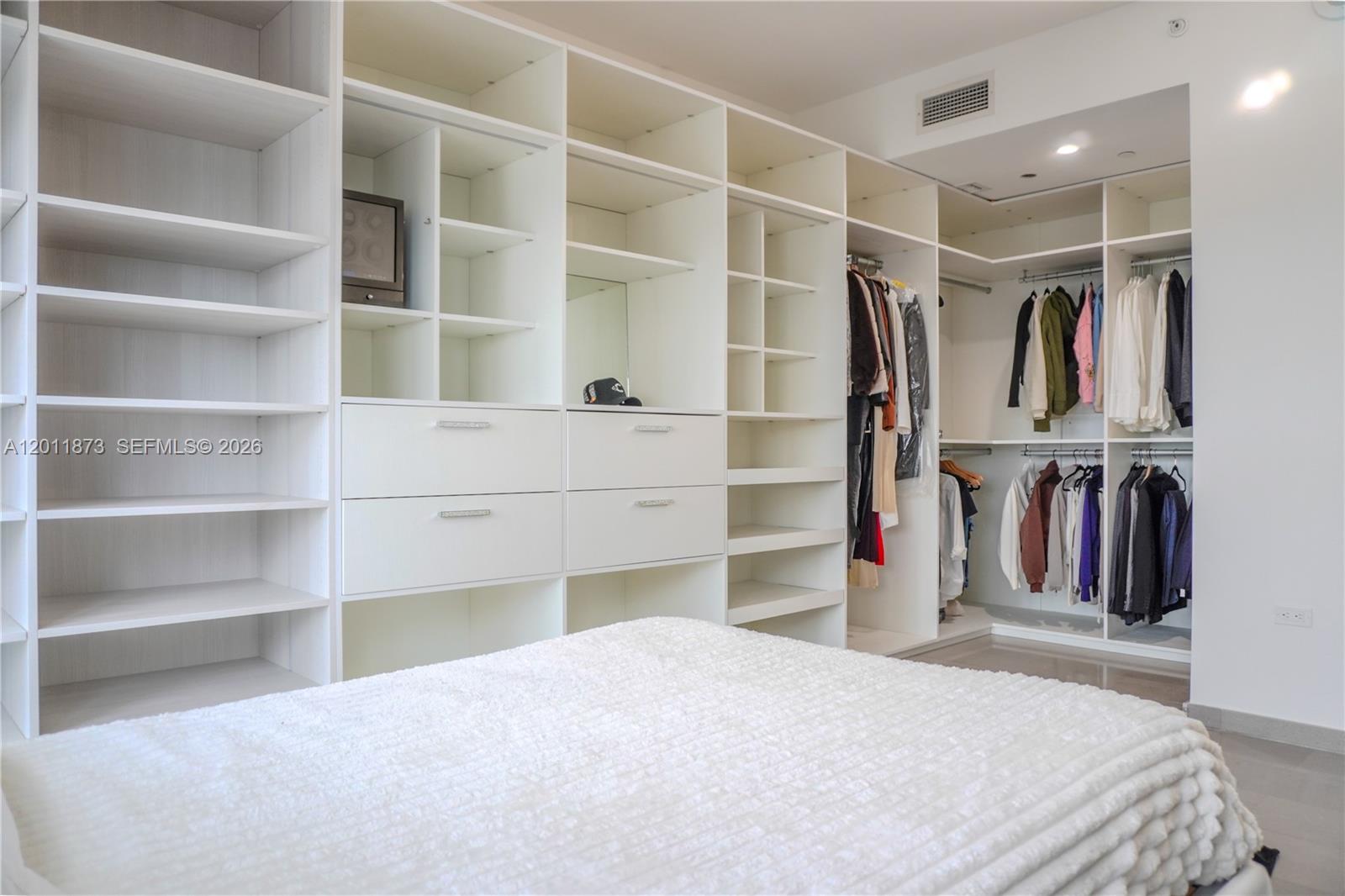 88 SW 7 #2112, Miami FL 33130