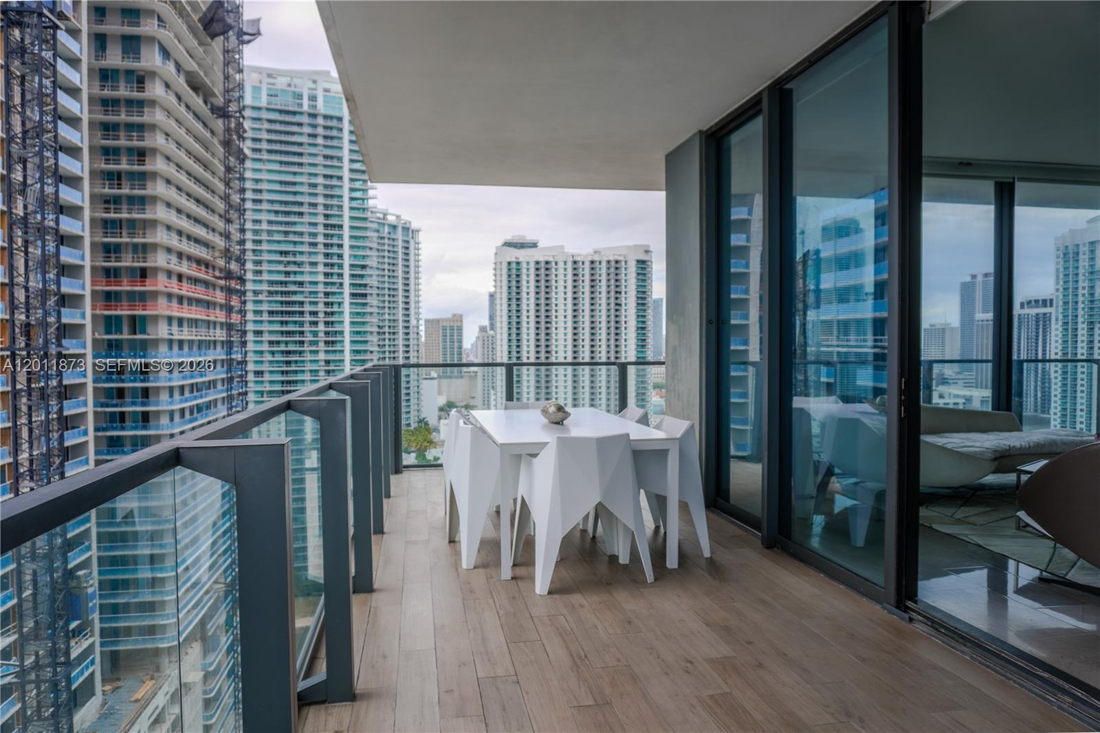 88 SW 7 #2112, Miami FL 33130