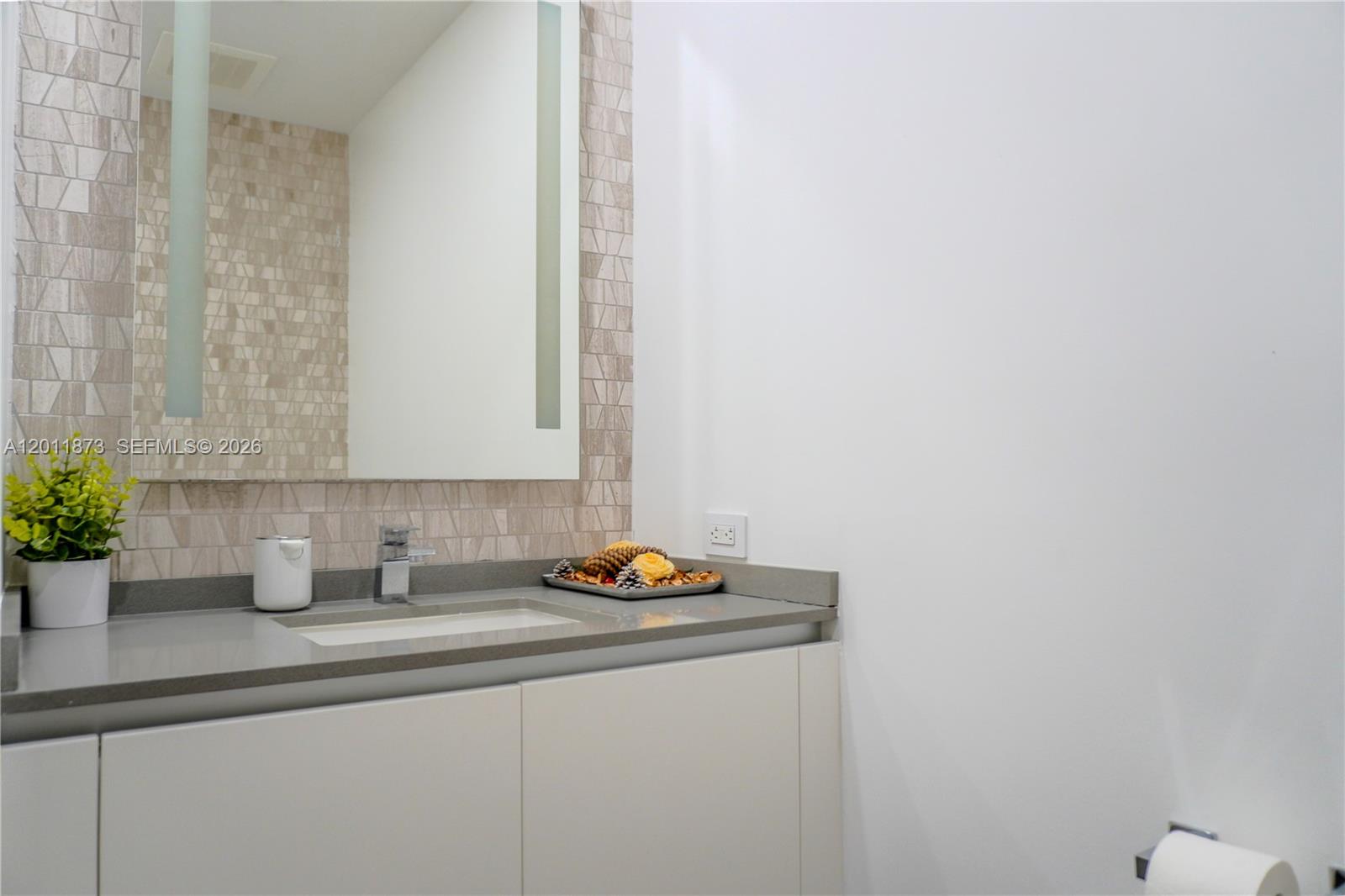88 SW 7 #2112, Miami FL 33130