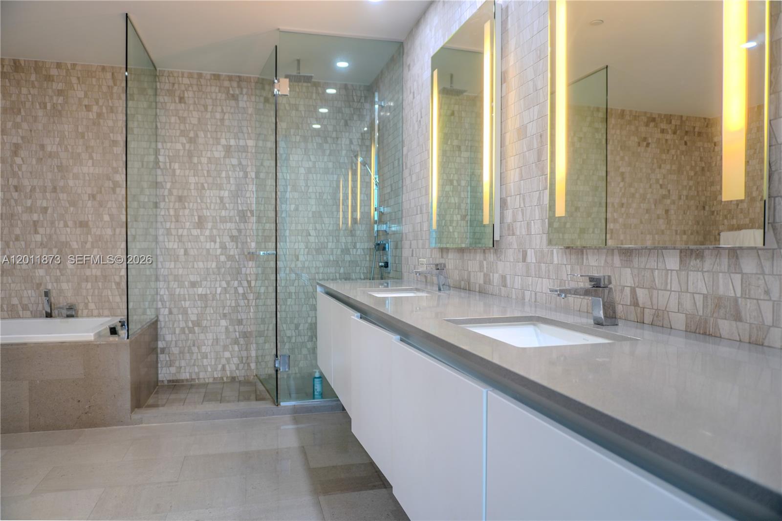 88 SW 7 #2112, Miami FL 33130