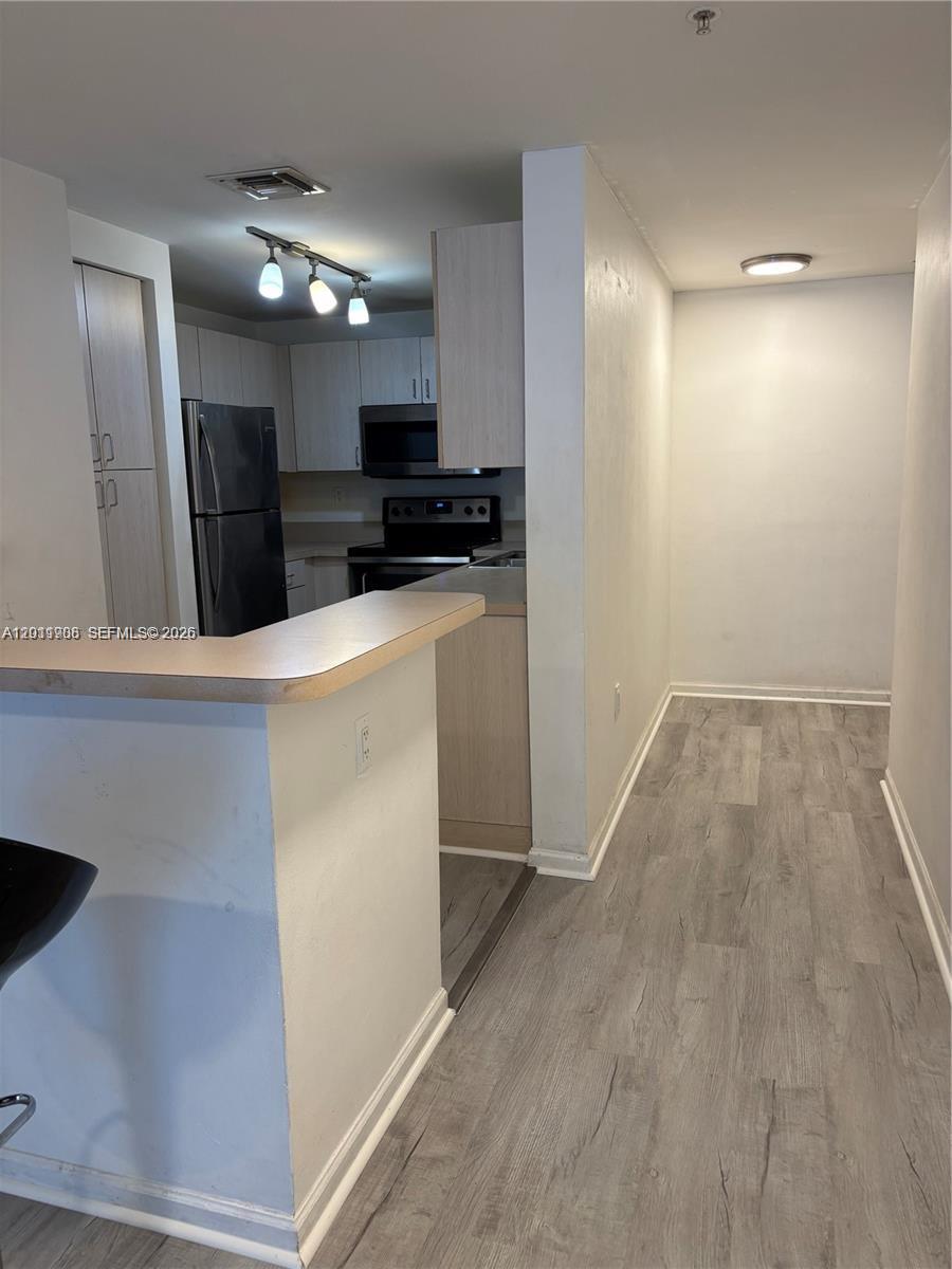 185 SE 14th Ter #603, Miami FL 33131