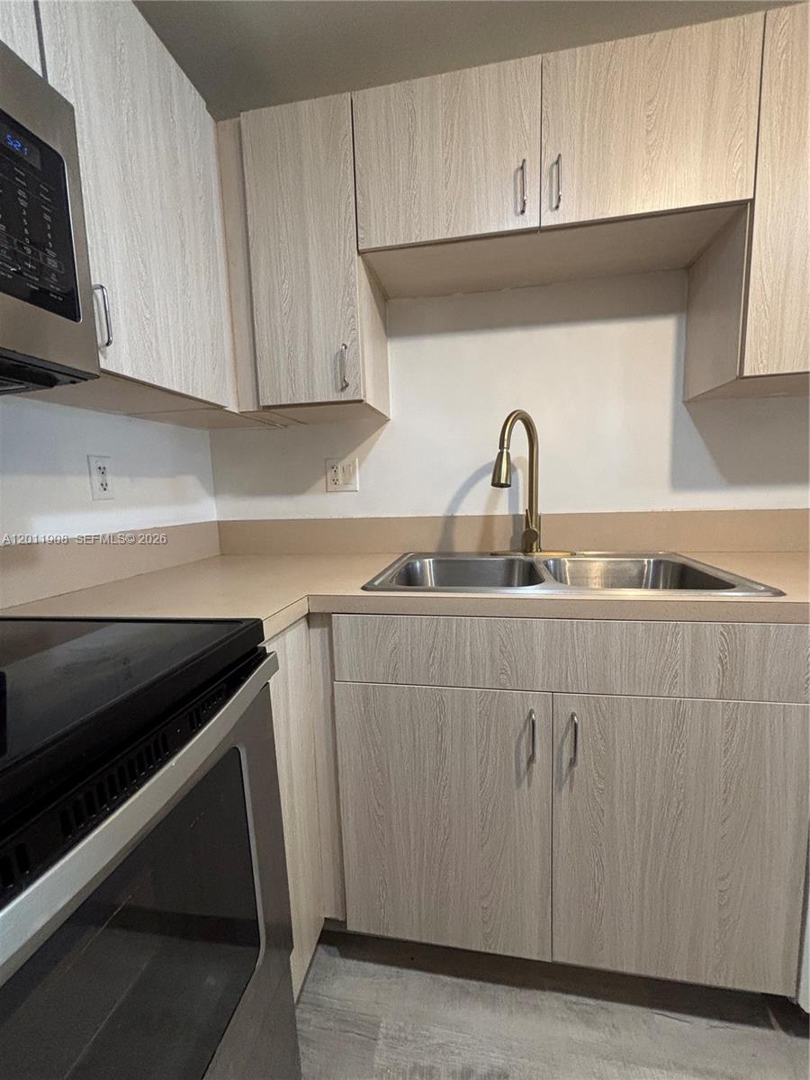 185 SE 14th Ter #603, Miami FL 33131