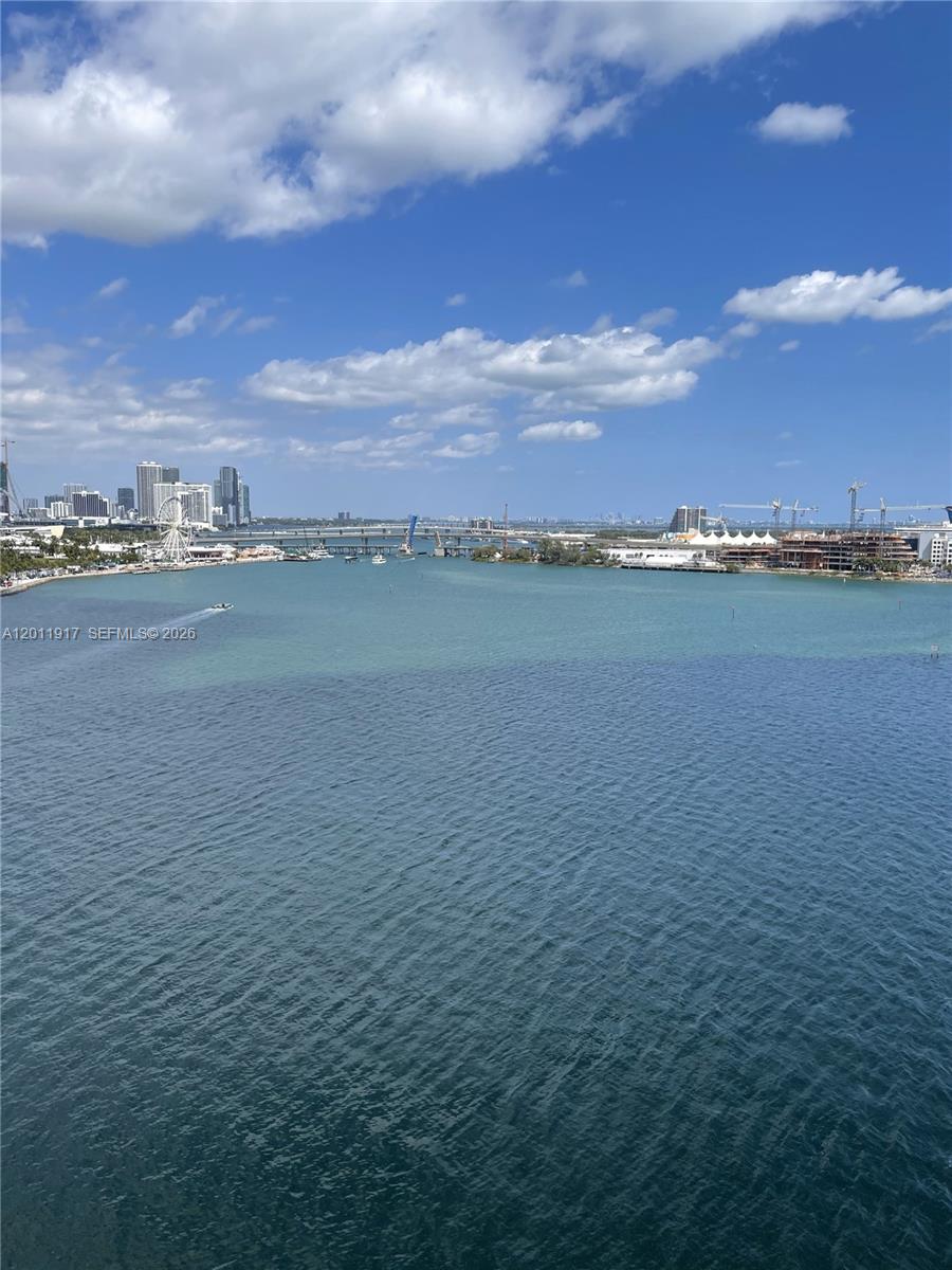 848 Brickell Key Dr #1402, Miami FL 33131