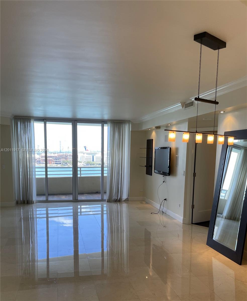 848 Brickell Key Dr #1402, Miami FL 33131