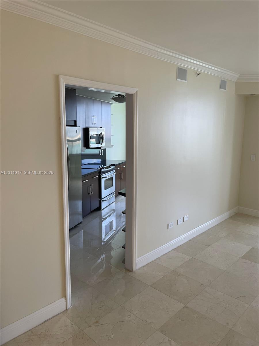 848 Brickell Key Dr #1402, Miami FL 33131