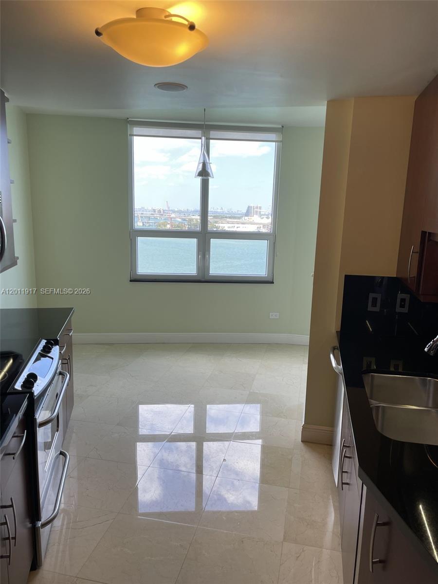 848 Brickell Key Dr #1402, Miami FL 33131