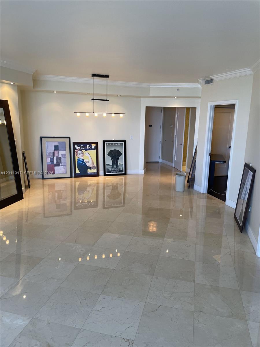 848 Brickell Key Dr #1402, Miami FL 33131