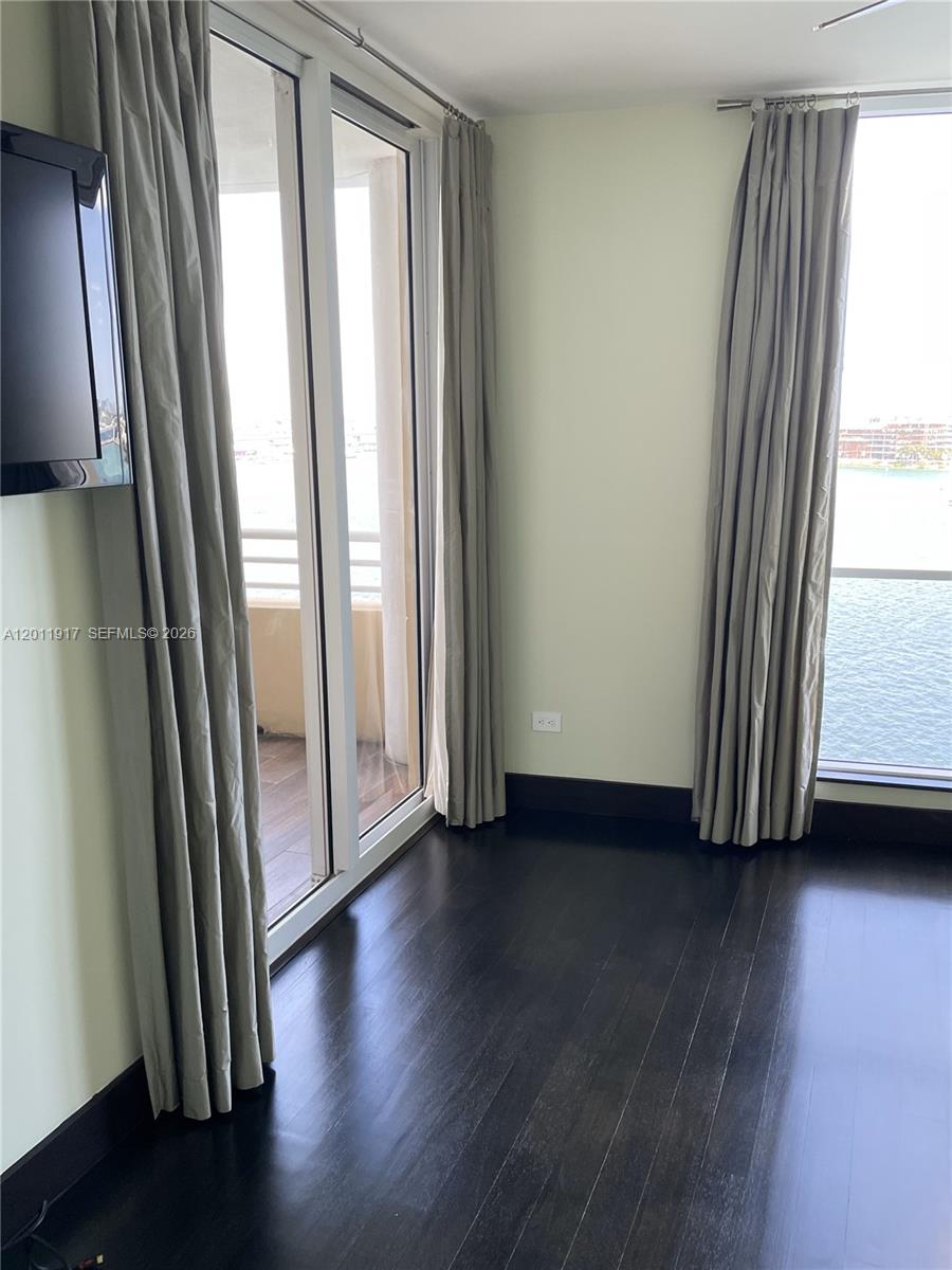 848 Brickell Key Dr #1402, Miami FL 33131