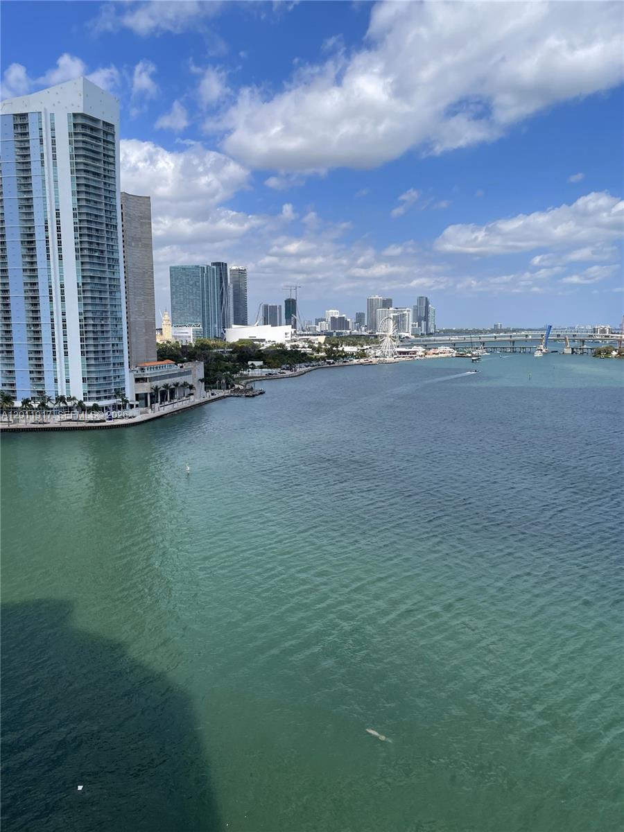 848 Brickell Key Dr #1402, Miami FL 33131