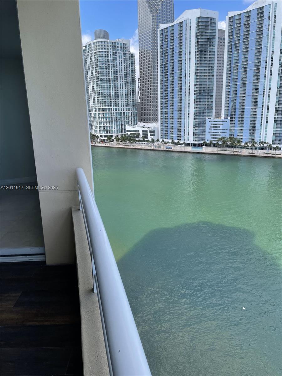 848 Brickell Key Dr #1402, Miami FL 33131