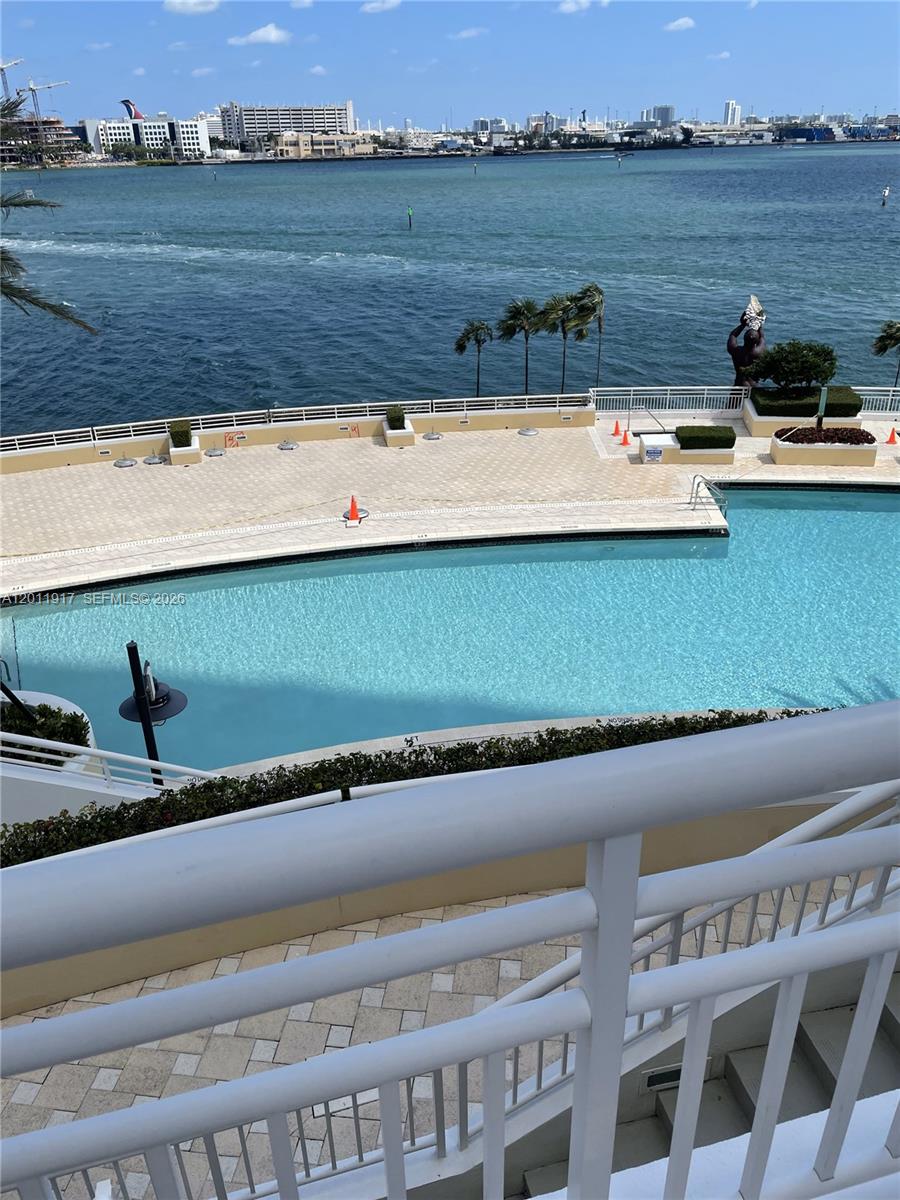 848 Brickell Key Dr #1402, Miami FL 33131