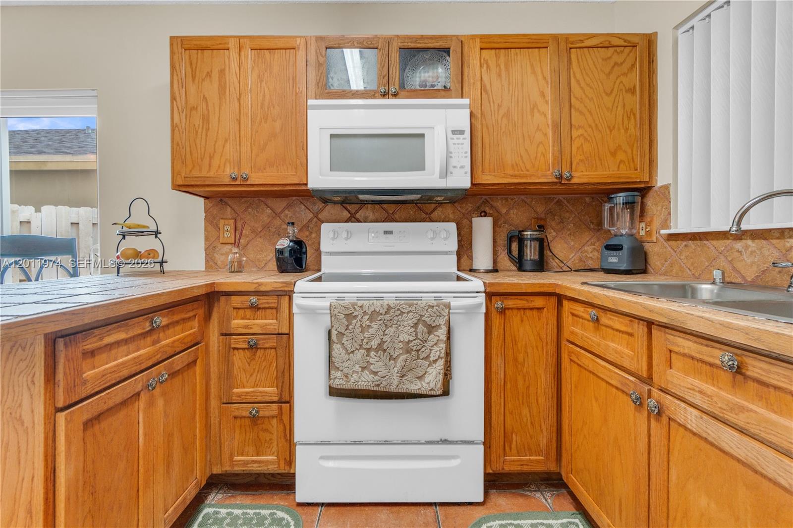 375 W Riverbend Dr, Sunrise FL 33326