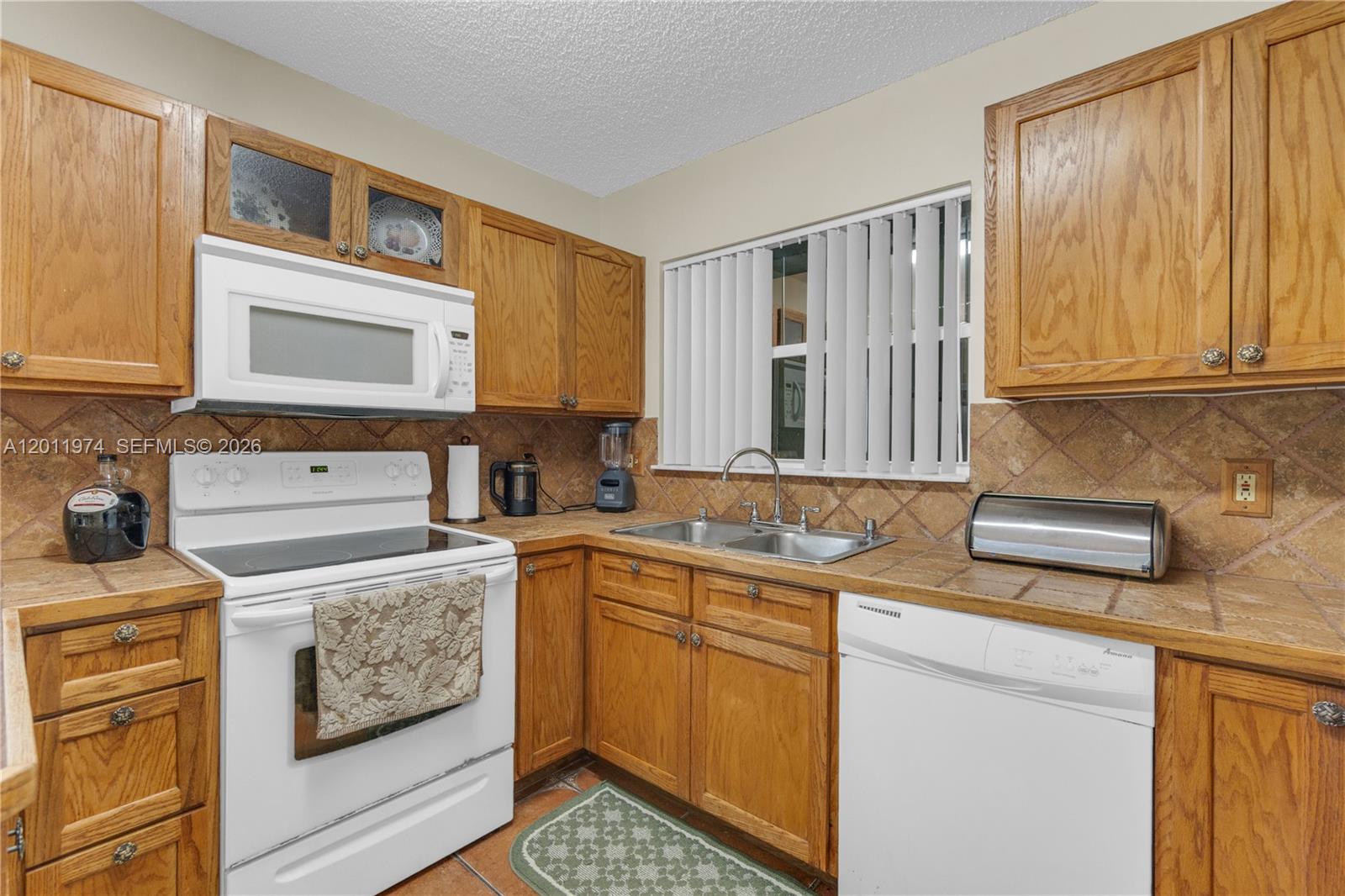 375 W Riverbend Dr, Sunrise FL 33326