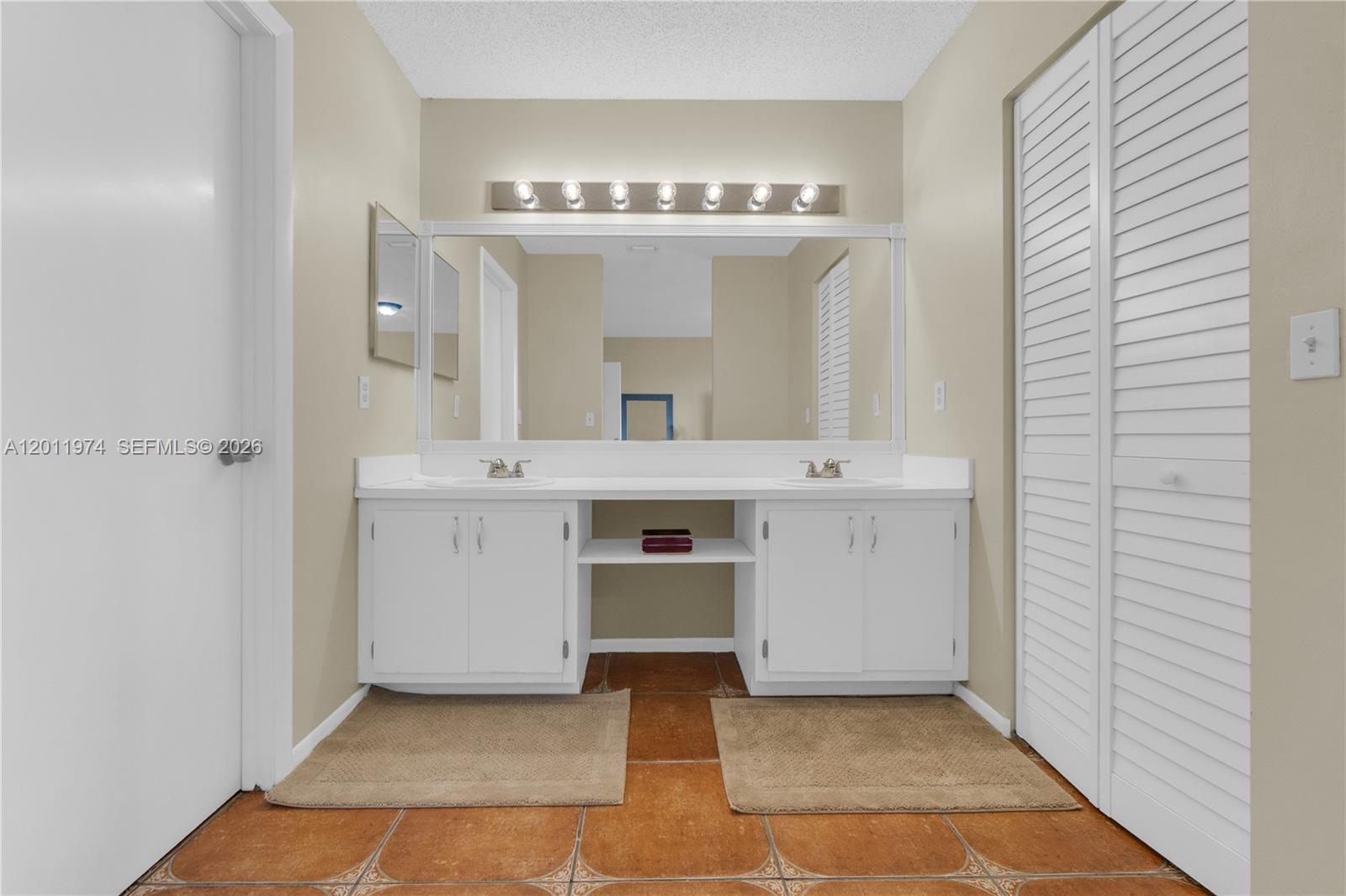 375 W Riverbend Dr, Sunrise FL 33326