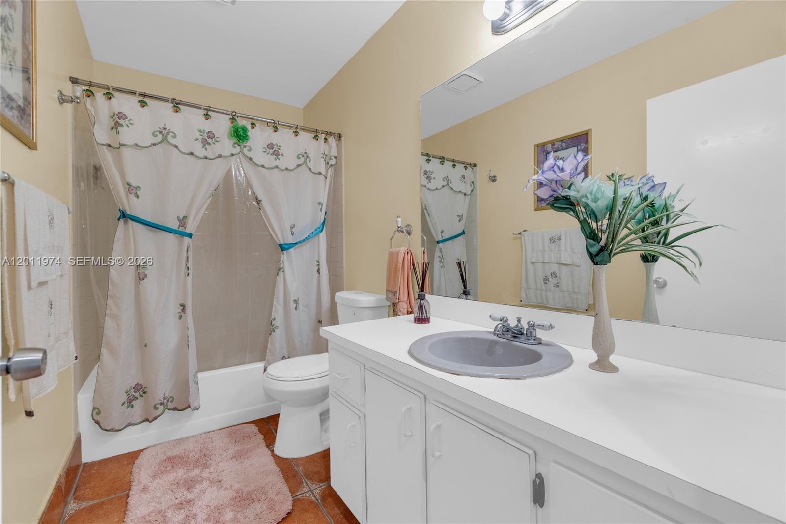 375 W Riverbend Dr, Sunrise FL 33326