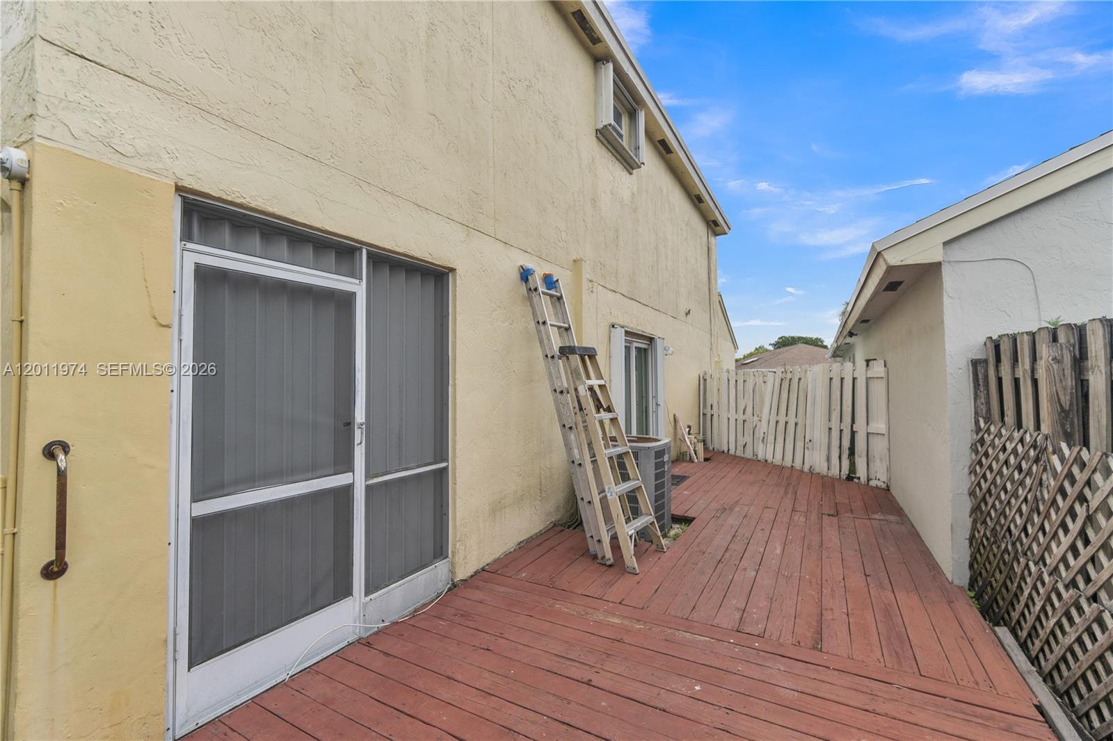 375 W Riverbend Dr, Sunrise FL 33326