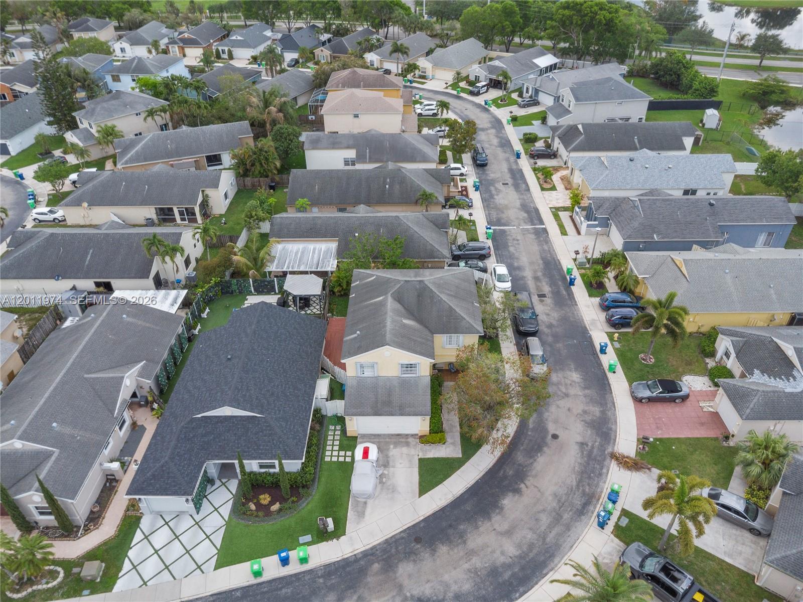 375 W Riverbend Dr, Sunrise FL 33326