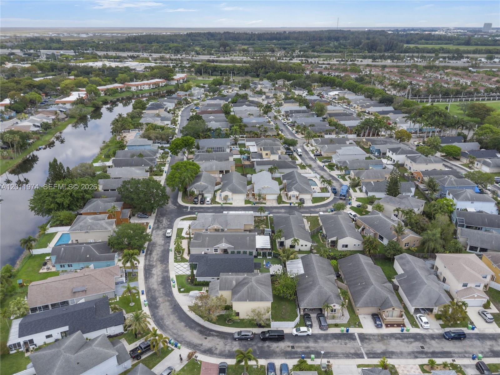 375 W Riverbend Dr, Sunrise FL 33326