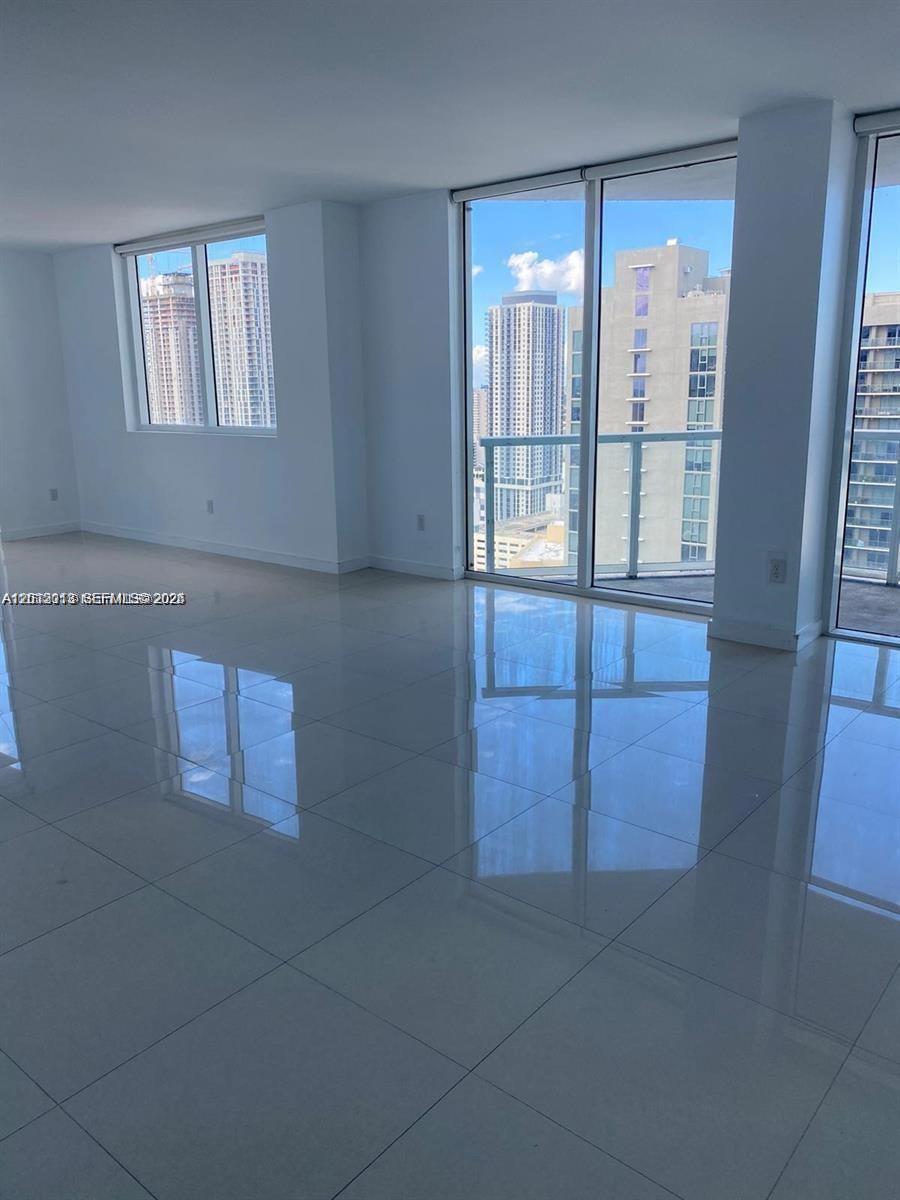 253 NE 2nd St #3002, Miami FL 33132