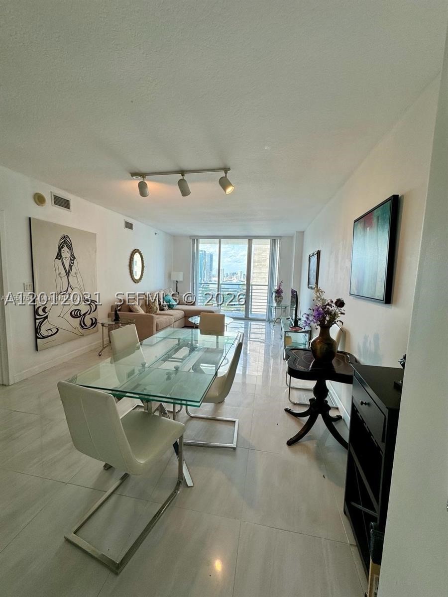 335 S Biscayne Blvd #2900, Miami FL 33131