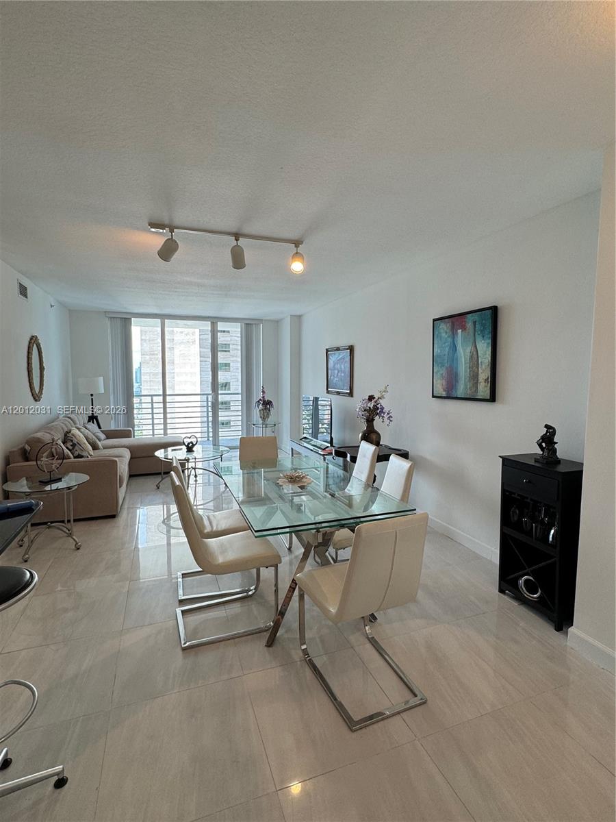 335 S Biscayne Blvd #2900, Miami FL 33131