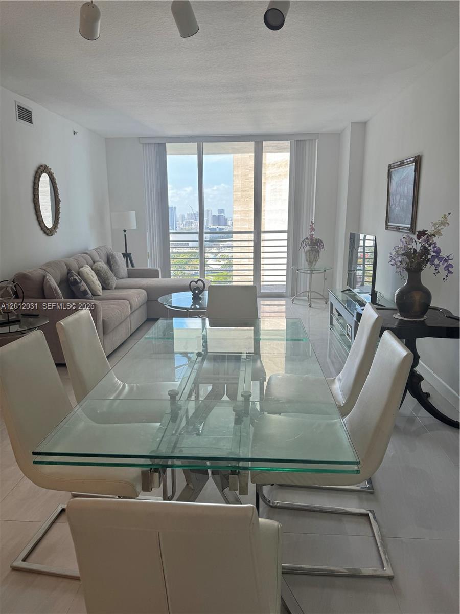 335 S Biscayne Blvd #2900, Miami FL 33131