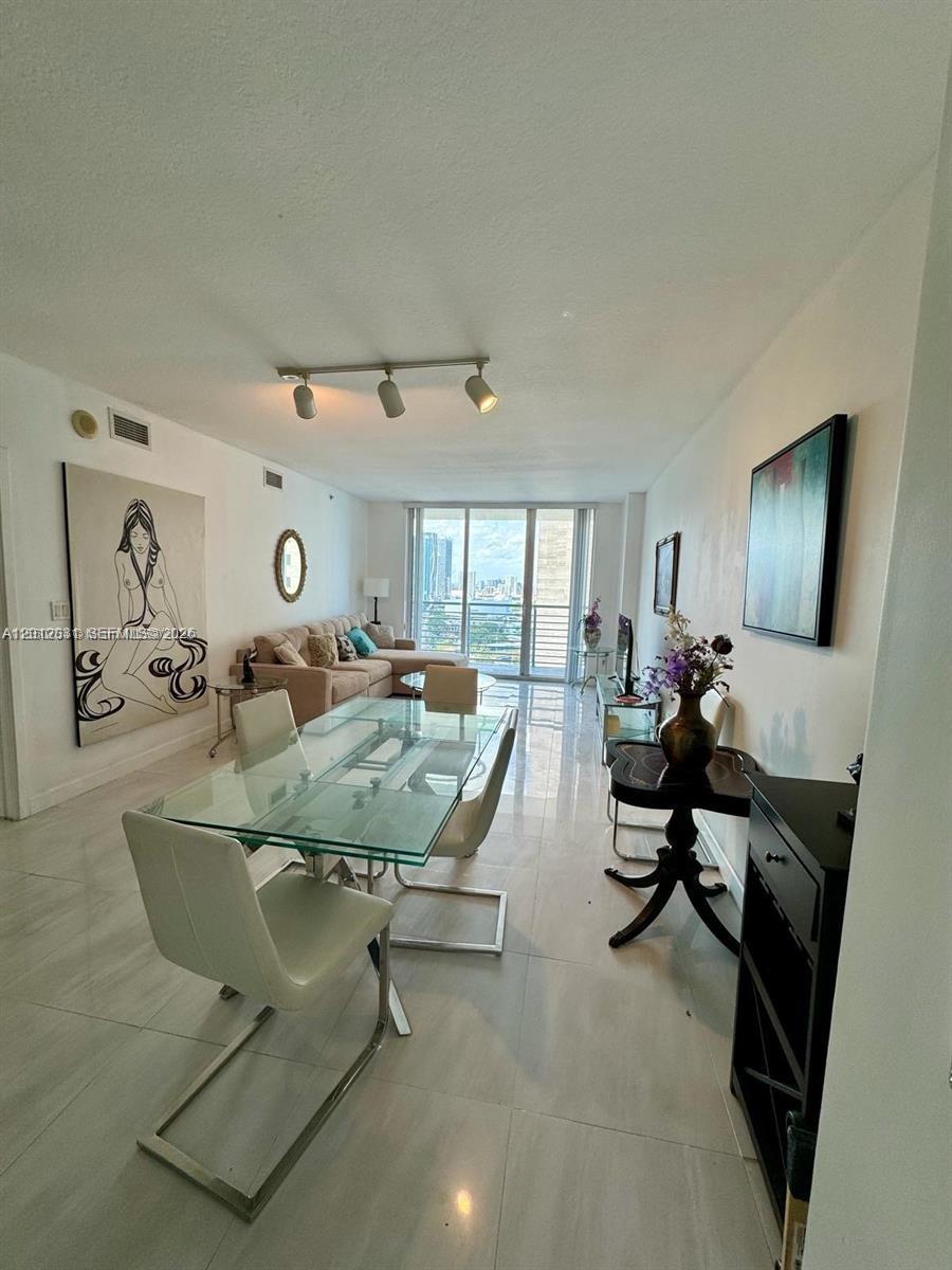 335 S Biscayne Blvd #2900, Miami FL 33131