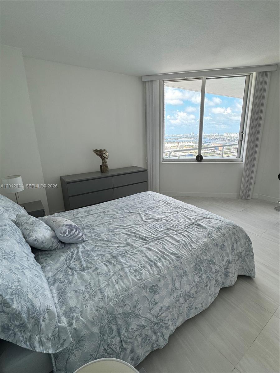 335 S Biscayne Blvd #2900, Miami FL 33131