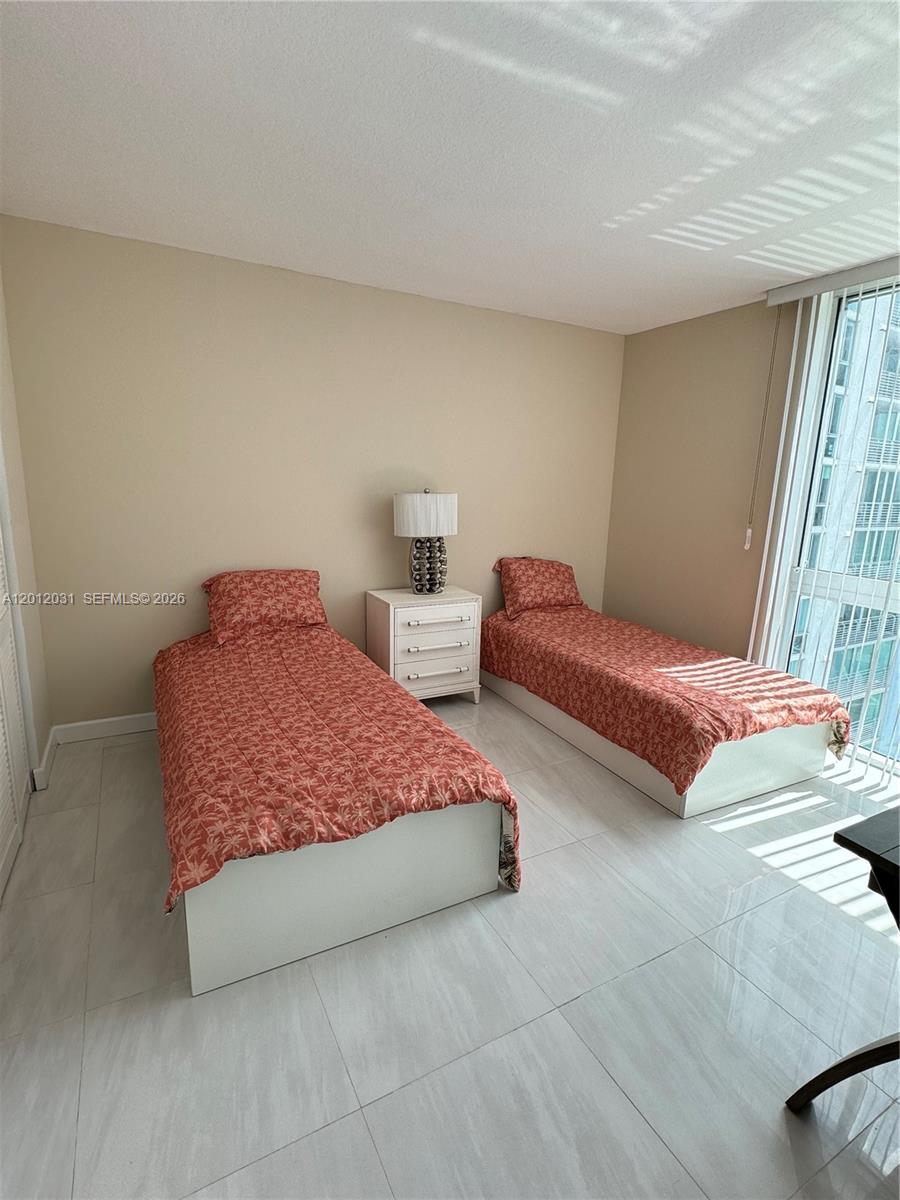 335 S Biscayne Blvd #2900, Miami FL 33131