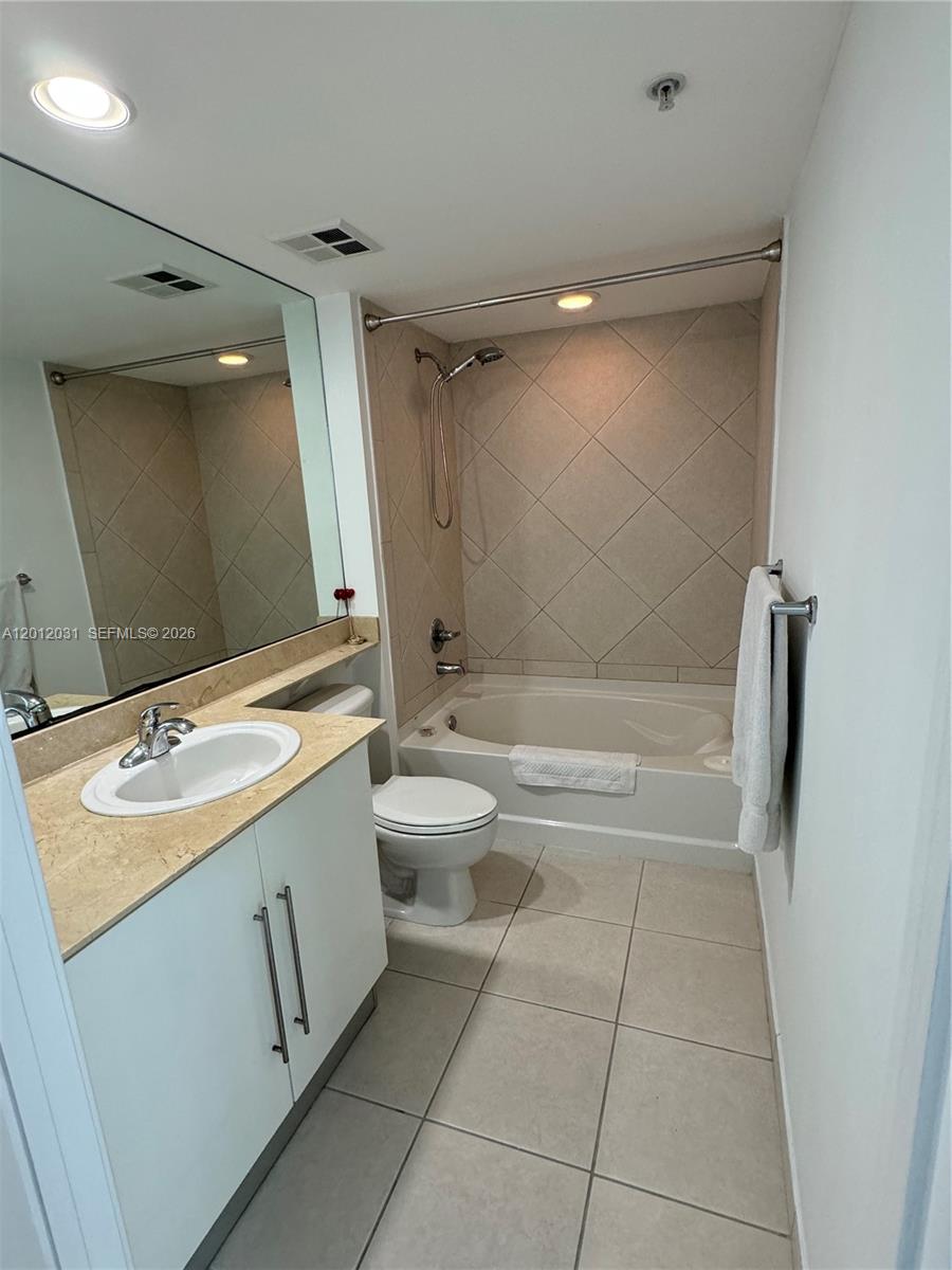 335 S Biscayne Blvd #2900, Miami FL 33131