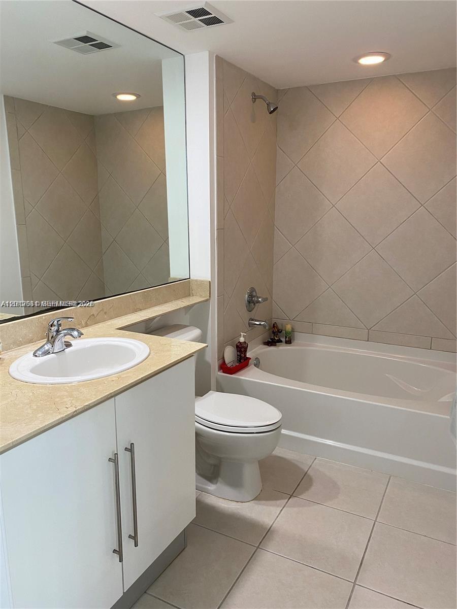 335 S Biscayne Blvd #2900, Miami FL 33131
