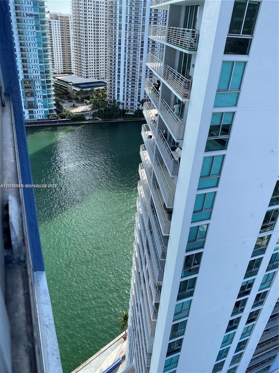 335 S Biscayne Blvd #2900, Miami FL 33131