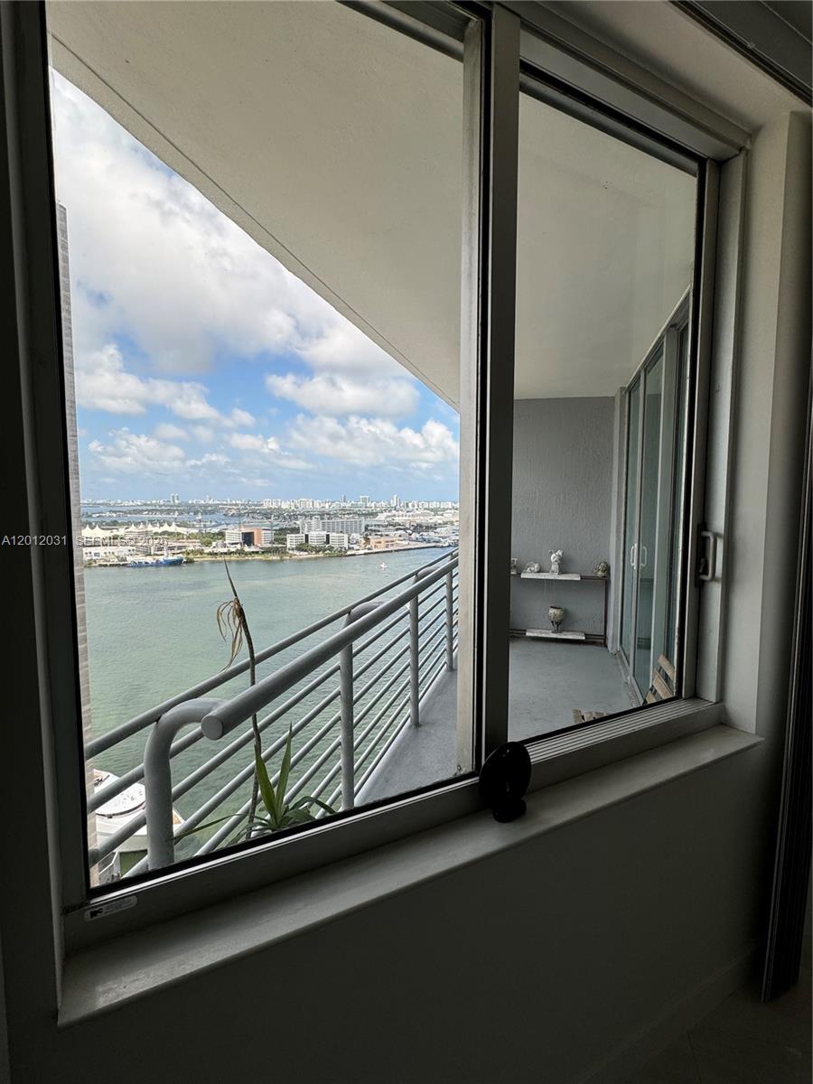 335 S Biscayne Blvd #2900, Miami FL 33131
