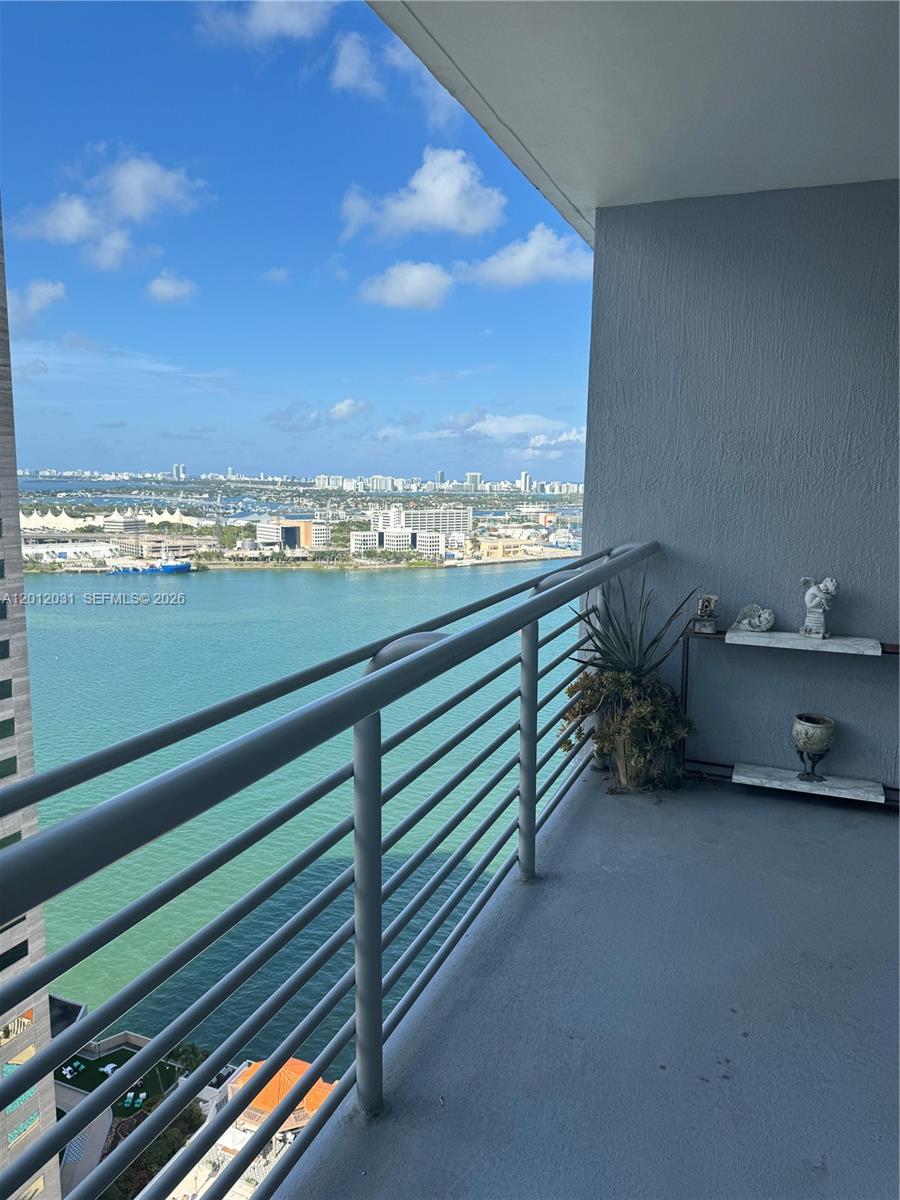 335 S Biscayne Blvd #2900, Miami FL 33131