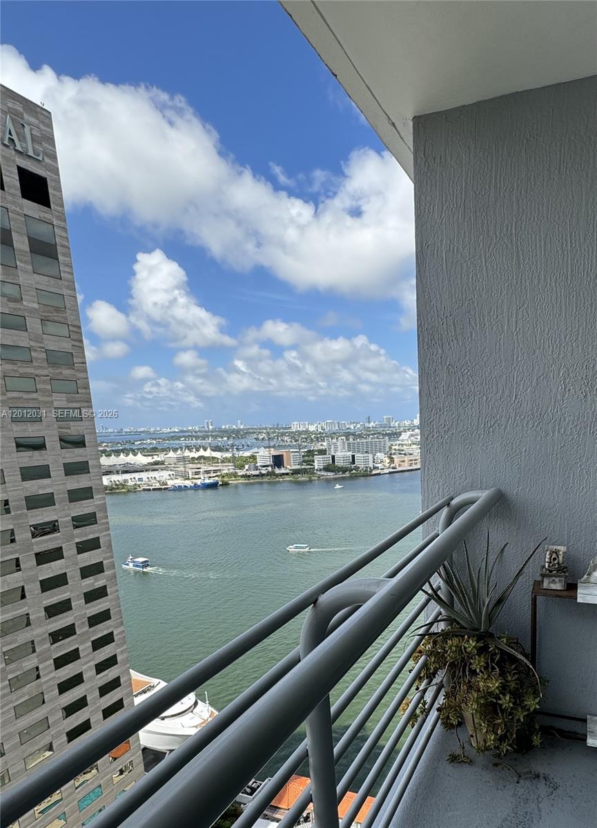 335 S Biscayne Blvd #2900, Miami FL 33131