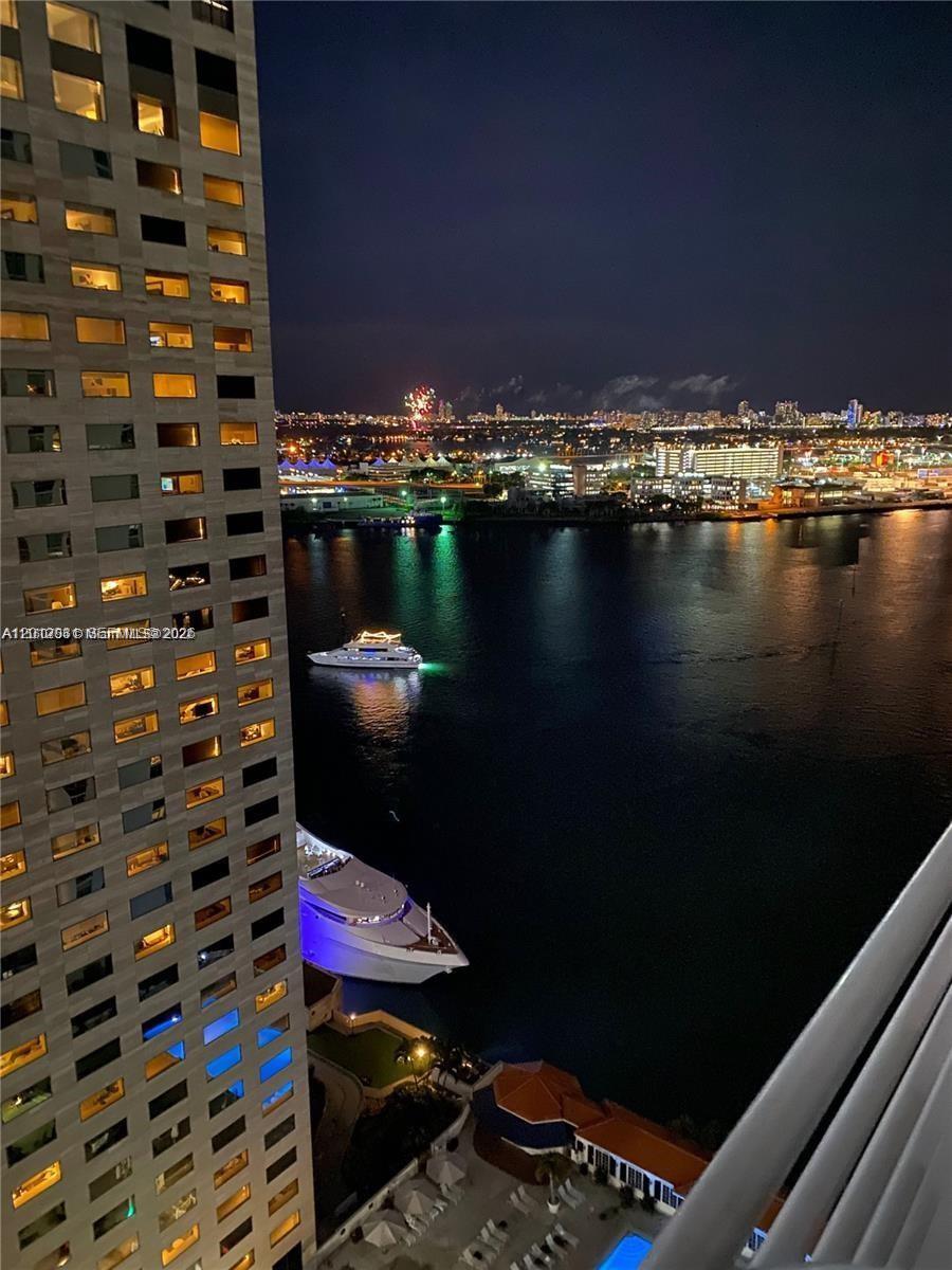 335 S Biscayne Blvd #2900, Miami FL 33131