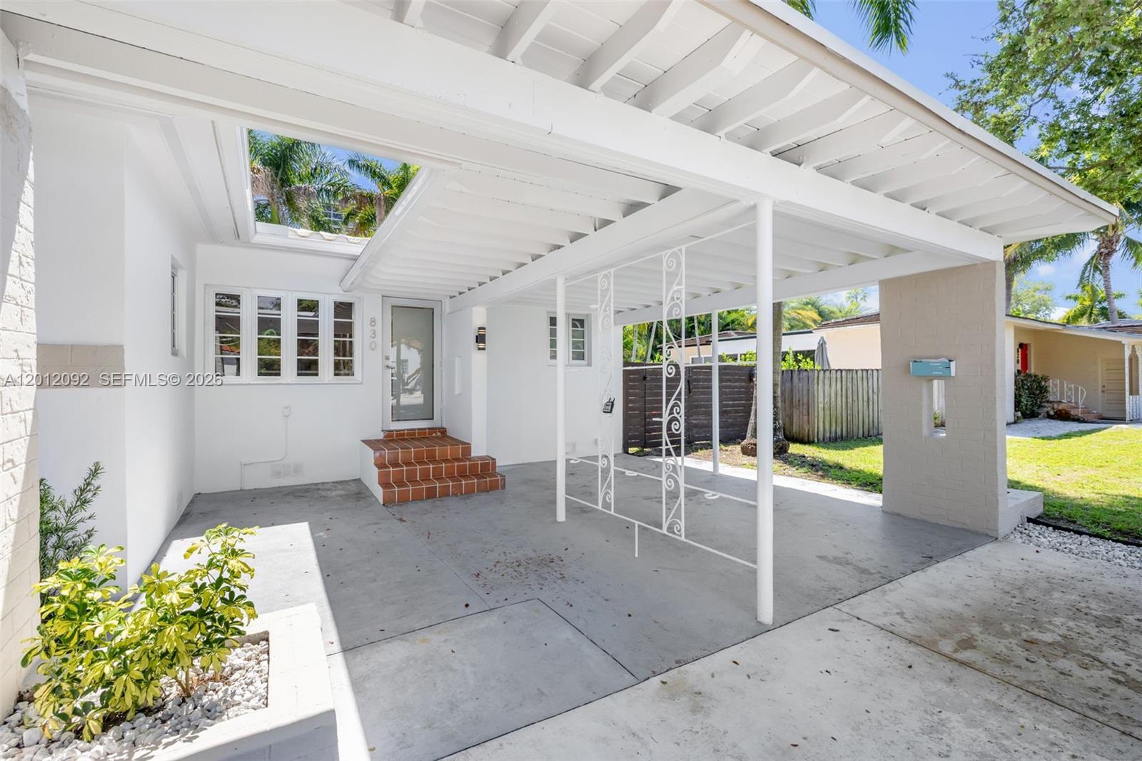 830 NE 72nd St, Miami FL 33138