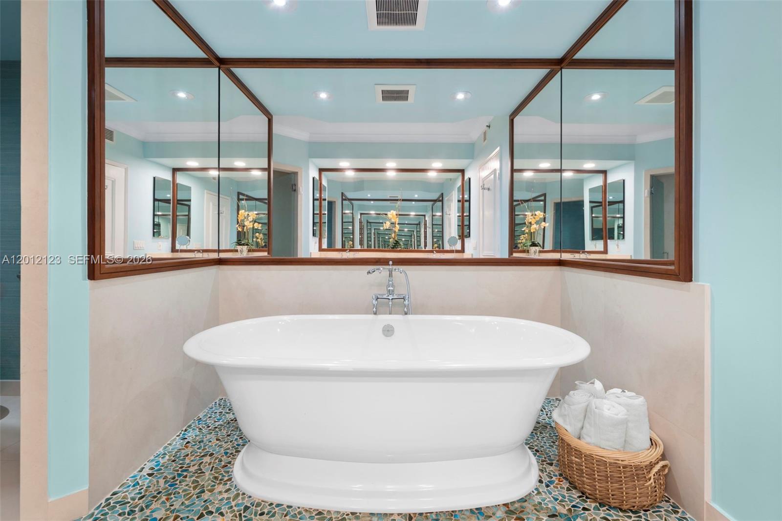 791 Crandon Blvd #404, Key Biscayne FL 33149