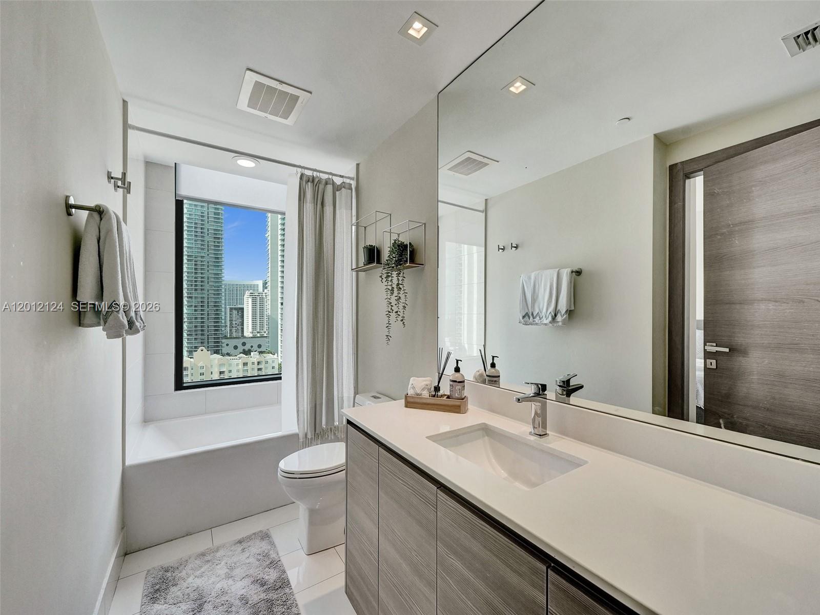 460 NE 28th St #1701, Miami FL 33137