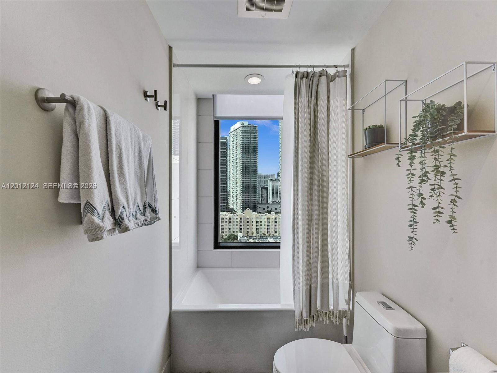 460 NE 28th St #1701, Miami FL 33137